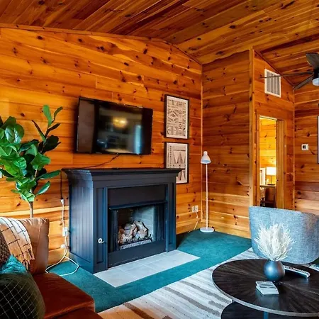 Spacious Family Home With Hot Tub Game & Play Room